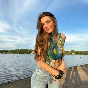 Meet your Posher, Ava